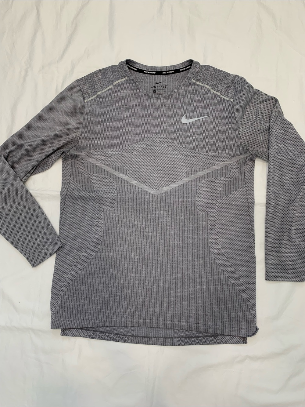 Nike Dri-FIT Men’s Gray Heathered Crew Neck Long Sleeve Running Tee M AJ7628-056